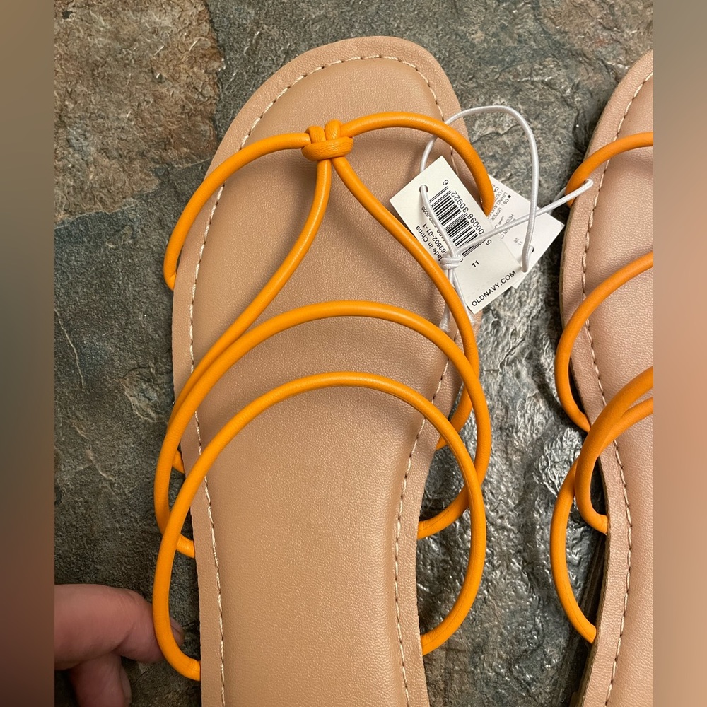 !NWT! Old Navy women’s faux leather sandals size 11 - Picture 3 of 8